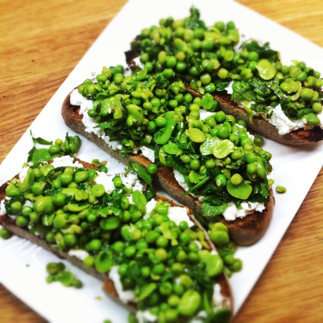 broad-bean-pea-and-ricotta-crostini-with-mint